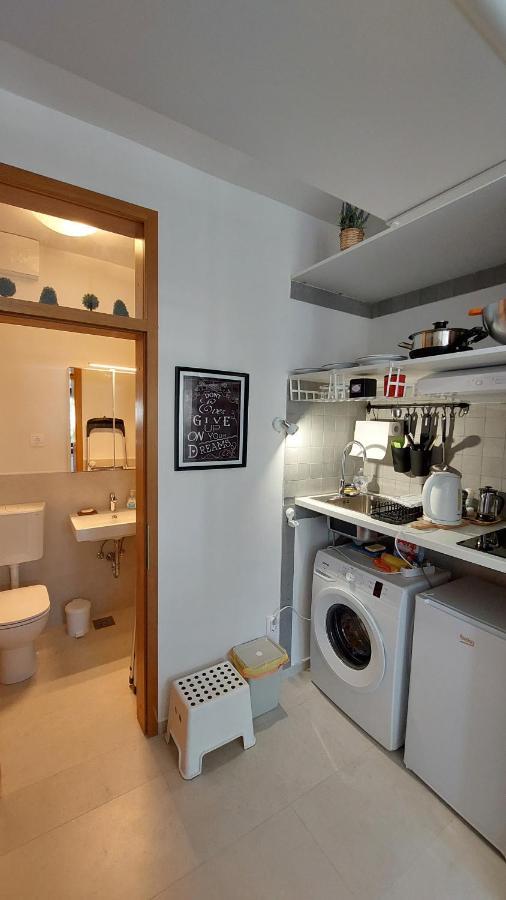 Cozy, Bright And Affordable Studio W/ Free Parking Ljubljana Luaran gambar