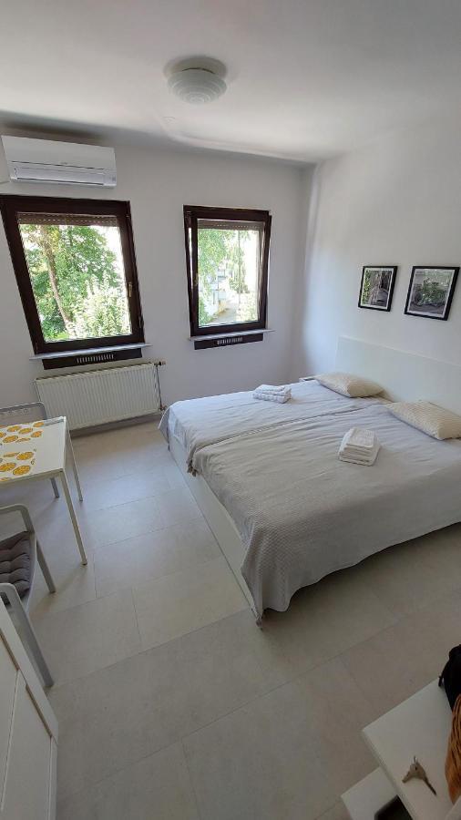 Cozy, Bright And Affordable Studio W/ Free Parking Ljubljana Luaran gambar